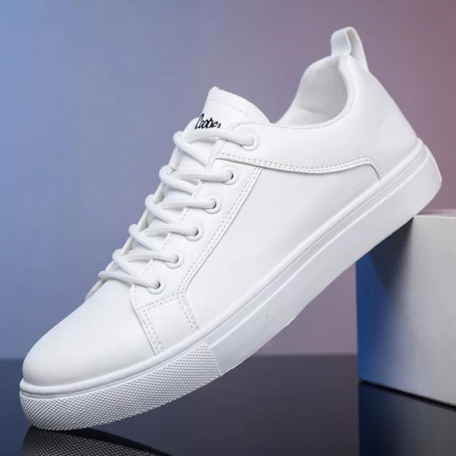 Weiße Herren-Sneakers aus Leder mit grafischem Patch | Valdis