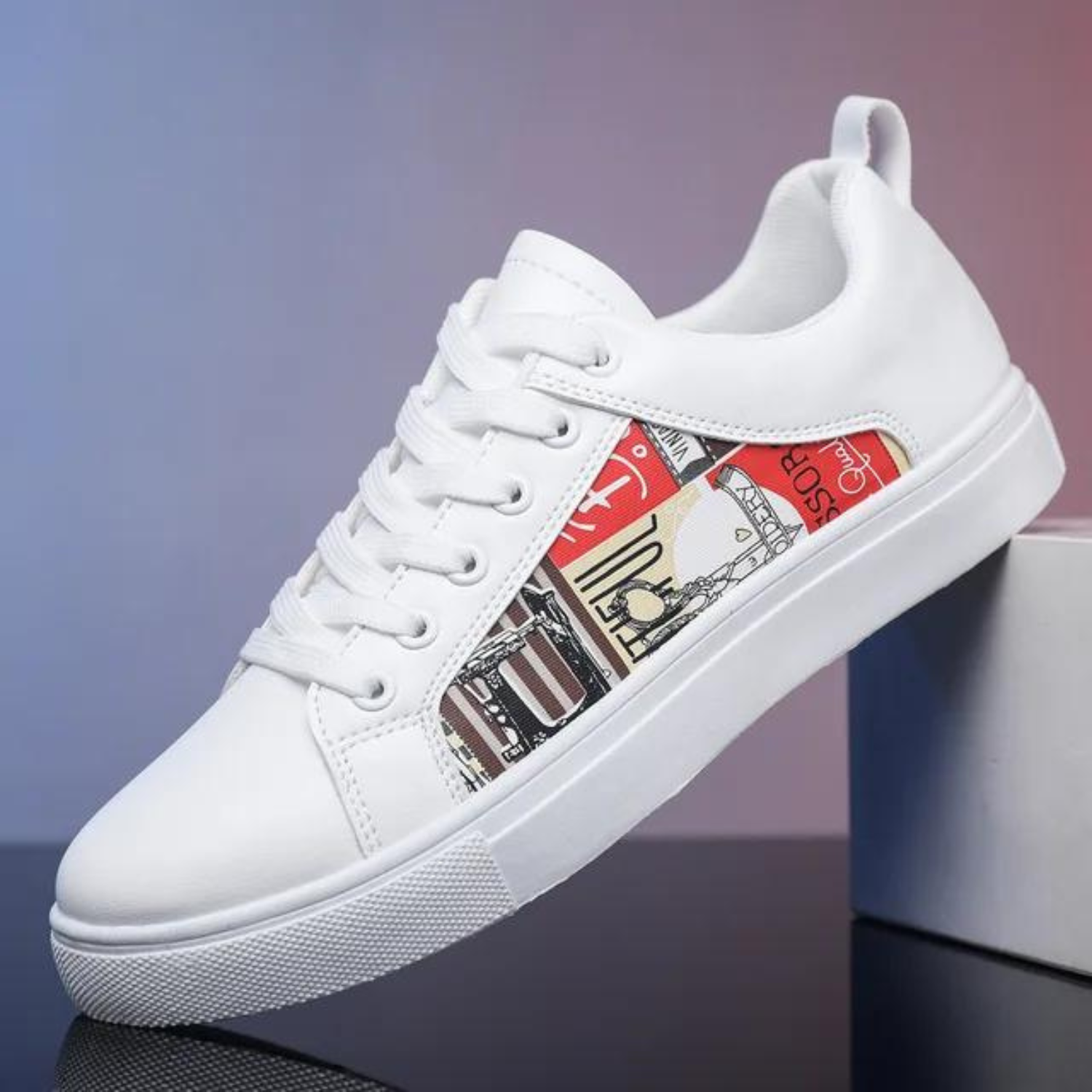 Weiße Herren-Sneakers aus Leder mit grafischem Patch | Valdis