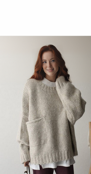 Übergröße Pullover mit elfenbeinfarbener Taschenfront | Donatina