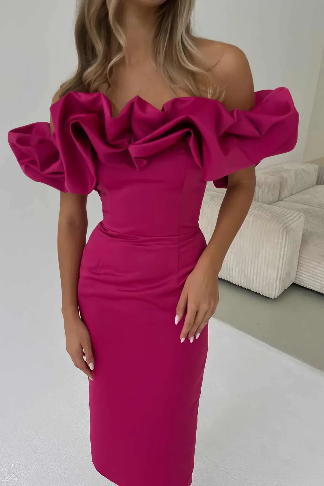 Schulterfreies Midikleid mit Rüschen | Fuxia