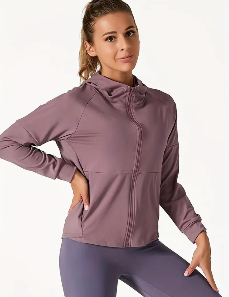 Freesia-Sportjack-Sneldrogende-capuchon-met-rits-voor-dames-Leyna-Moda.png