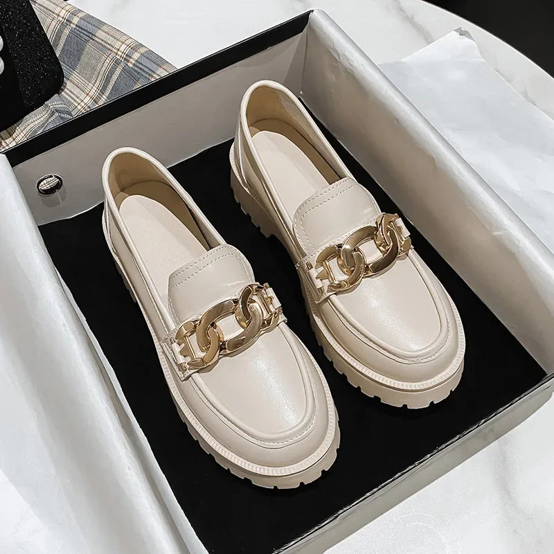 Scarlett l Klassische Loafer mit Kettendetail