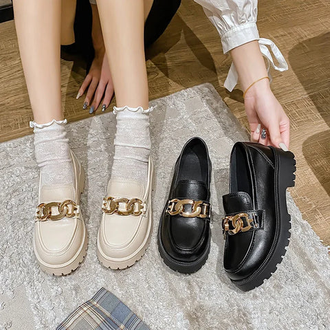 Scarlett l Klassische Loafer mit Kettendetail