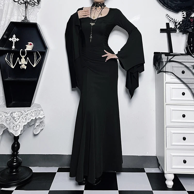 Gothic Meerjungfrauenkleid mit Fledermausärmeln | Mortiselle