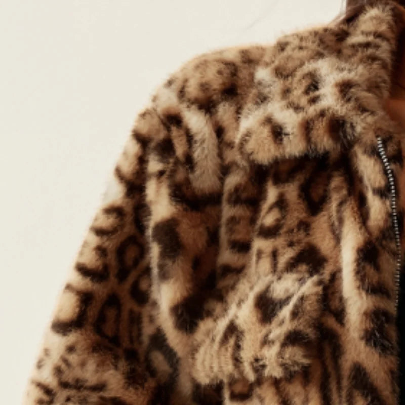 Kunstpelzjacke mit Leopardenmuster für Damen | Azzie