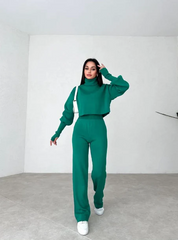 Set aus Rollkragenpullover, Strickhandschuh und Hose | Adoette