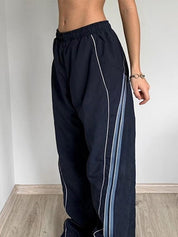 Gestreifte Baggy-Jogginghose im Vintage-Stil in Marineblau | Corissa